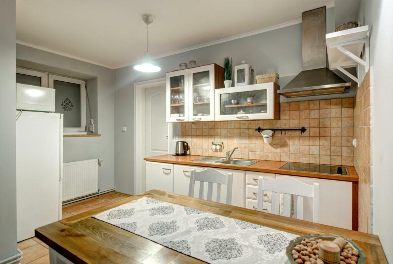 Pod Baranami Apartment *